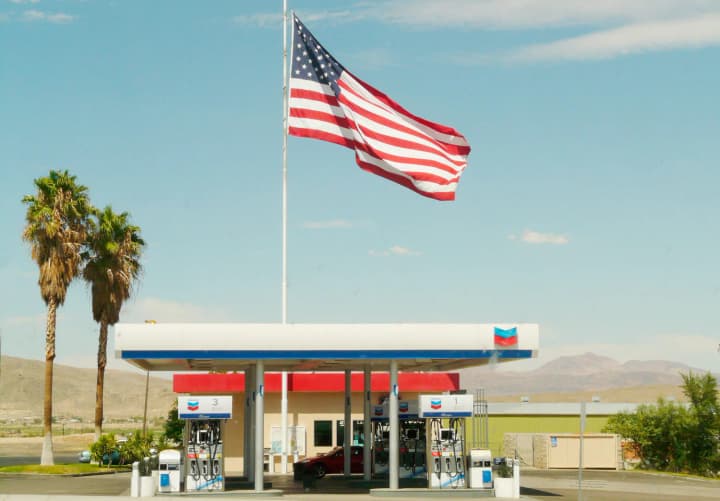 Фото до матеріалу: Ціни на бензин у США злетіли на 50% через війну з Іраном