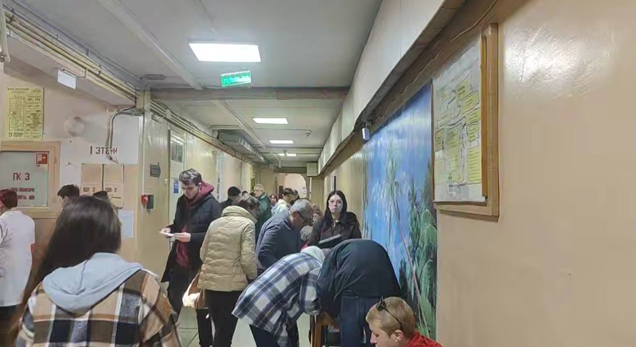 Фото до матеріалу: Черги з 6 ранку та дефіцит лікарів: як погіршується медицина на окупованих територіях