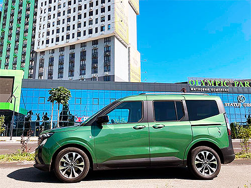 Фото до матеріалу: Тест-драйв Ford Tourneo Courier: чи може службове авто стати сімейним улюбленцем?
