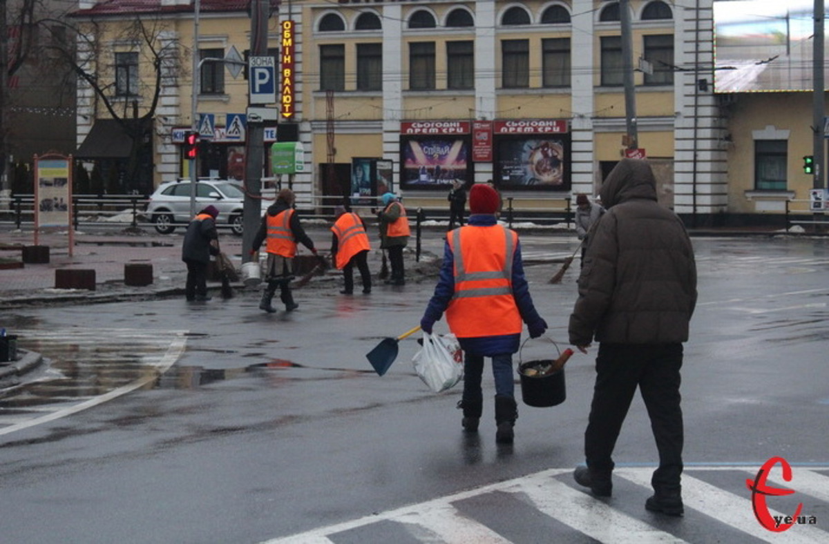 Фото до матеріалу: Хмельницький: бюджет на прибирання вулиць та доріг становить майже 54 мільйони гривень
