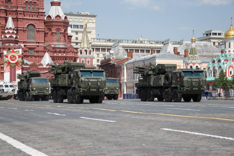 Фото до матеріалу: Парад у Москві: Україна вимагає попереднього перемир'я 6-7 травня