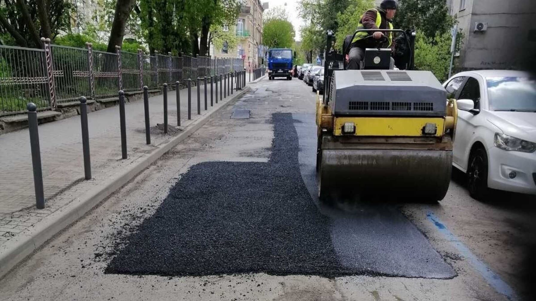 Фото до матеріалу: Ускладнення руху на Левандівській: ремонтують залізничні переїзди