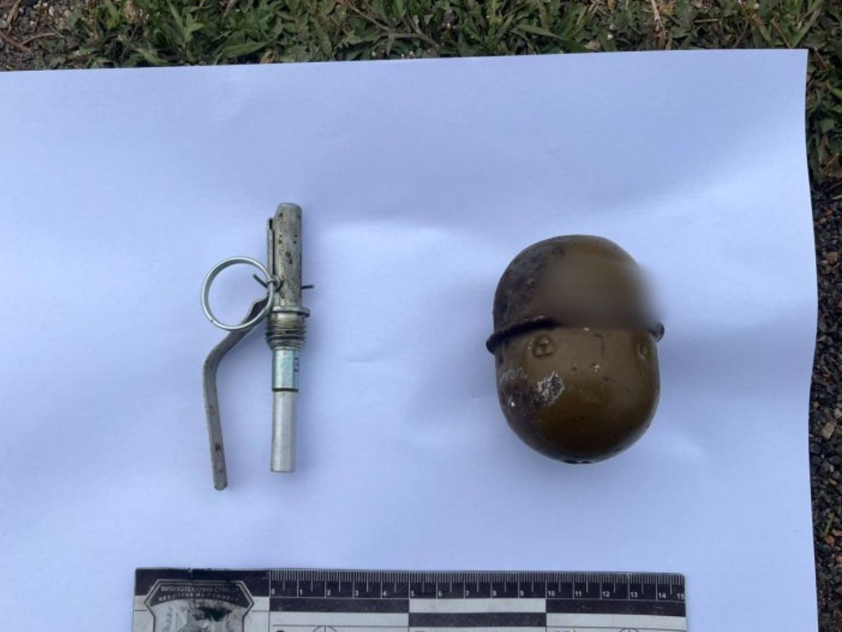 Фото до матеріалу: Граната в руках і діти поруч: на Вінниччині чоловік прийшов до ексдружини з погрозами