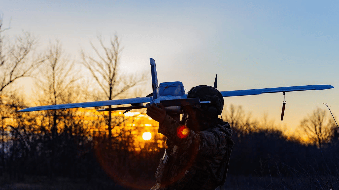 Фото до матеріалу: Нові FPV-дрони на фронт: Бескрестнов анонсує посилення ударів