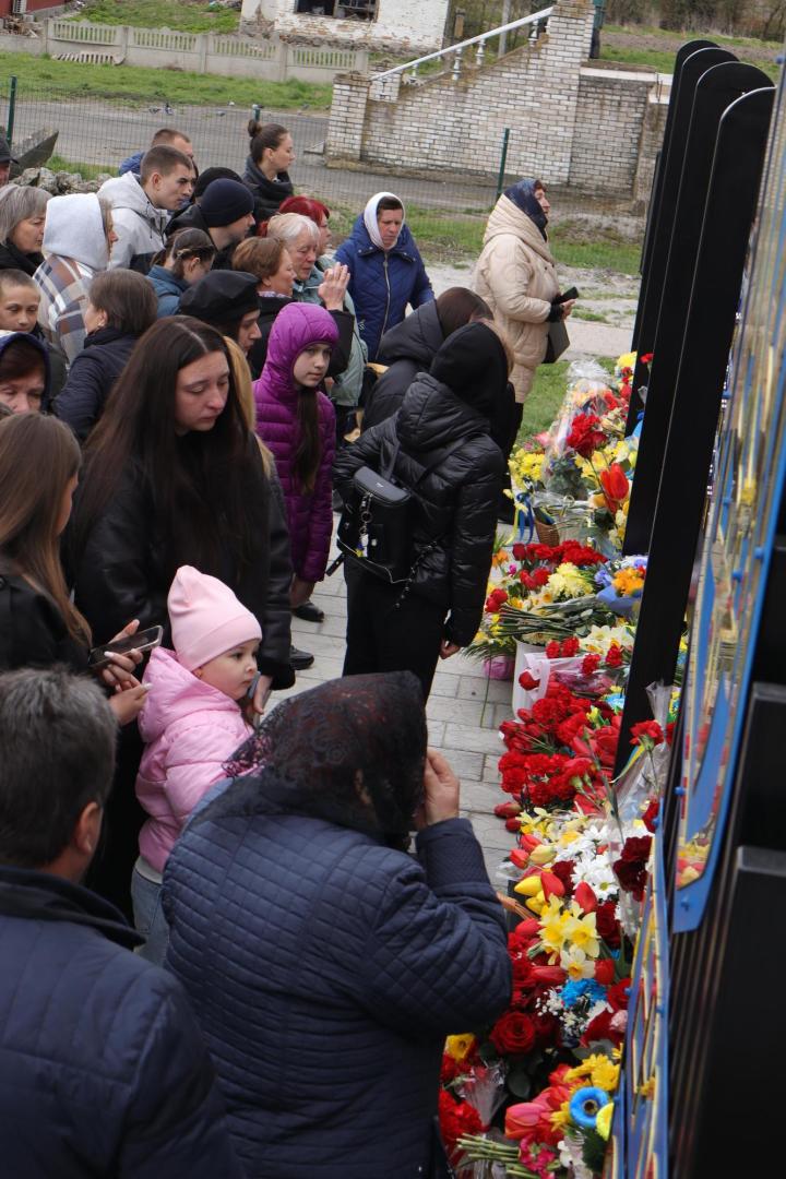 Фото до матеріалу: У Самгородку відкрили Стелу пам'яті 65 Героїв громади