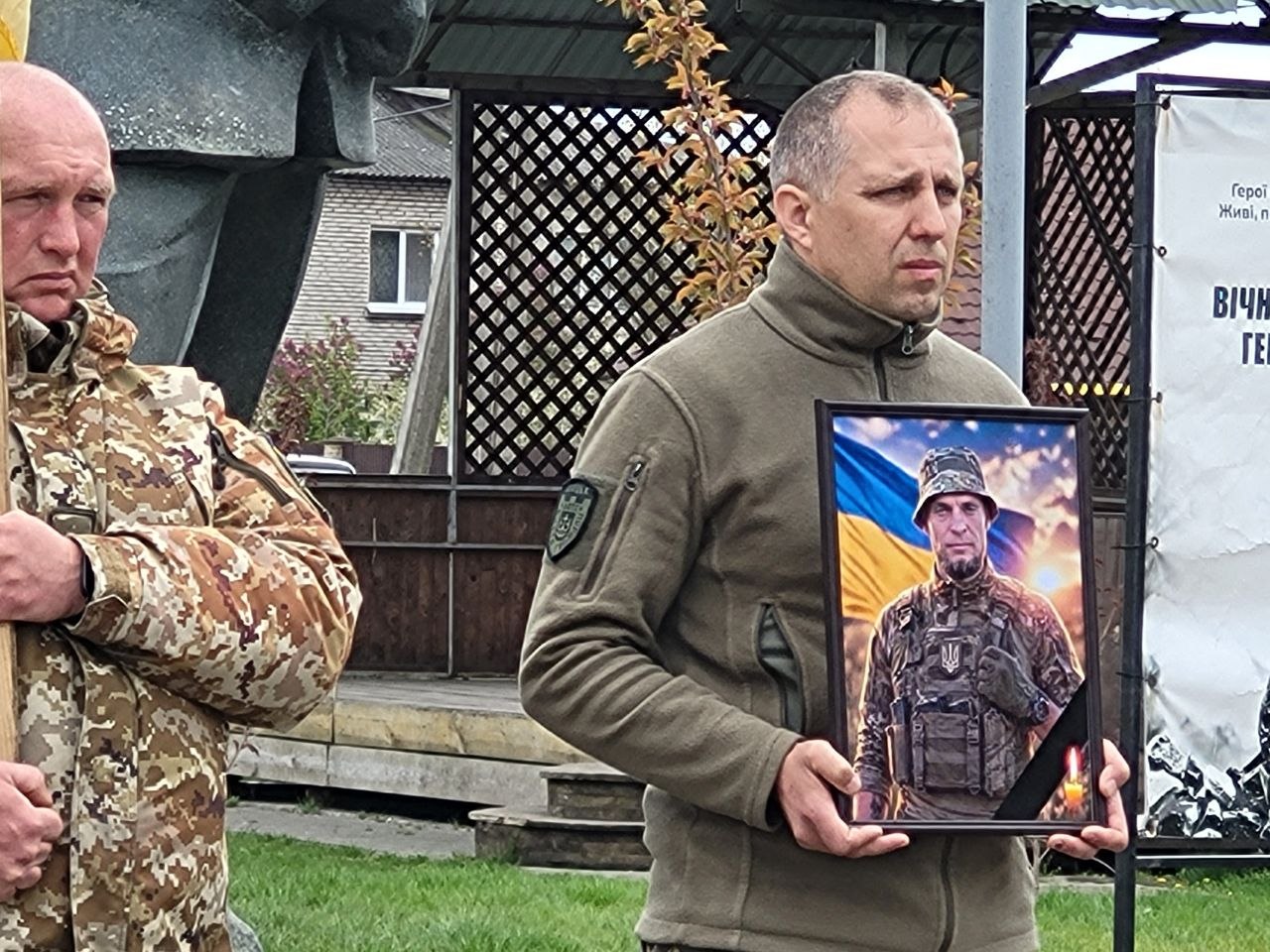 Фото до матеріалу: У Шацьку зустріли траурний кортеж з тілами двох загиблих захисників