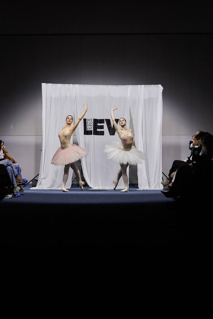 Фото до матеріалу: Артперформанс LEV Development та Starchak на Lviv Fashion Week: рух, що створює форму