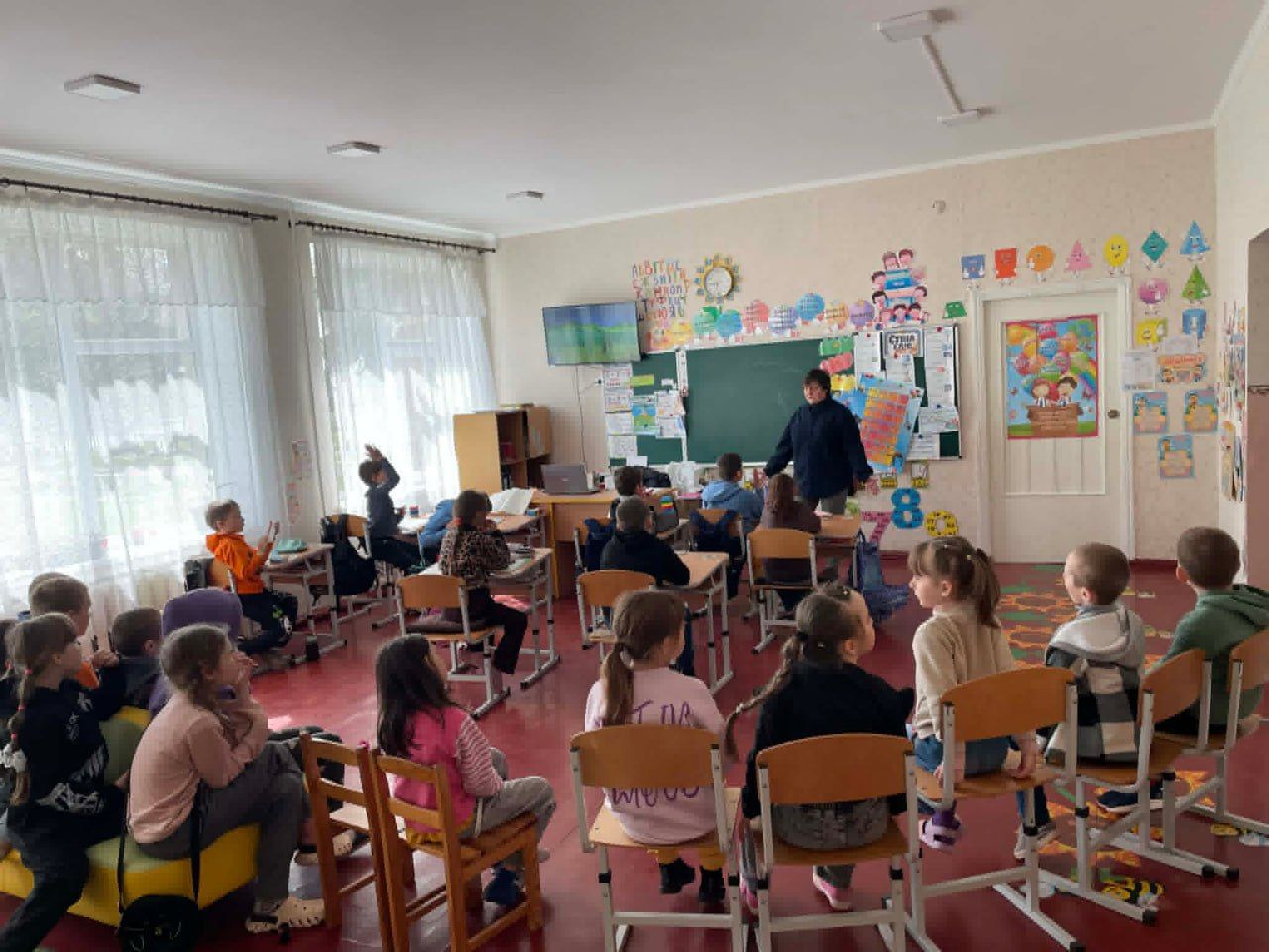 Фото до матеріалу: Шевченківська школа та бібліотека: вогонь — друг чи ворог?