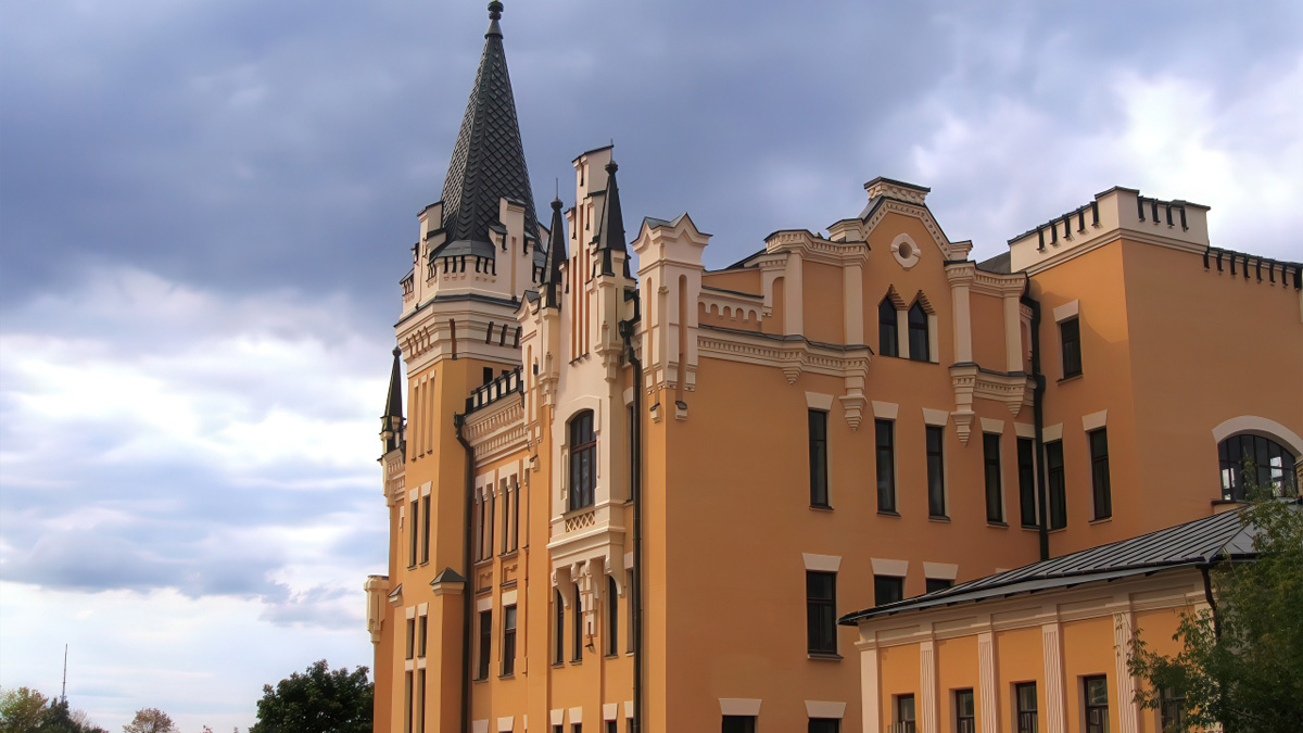 Фото до матеріалу: Замок Річарда на Подолі: хто насправді вигнав привидів із димаря