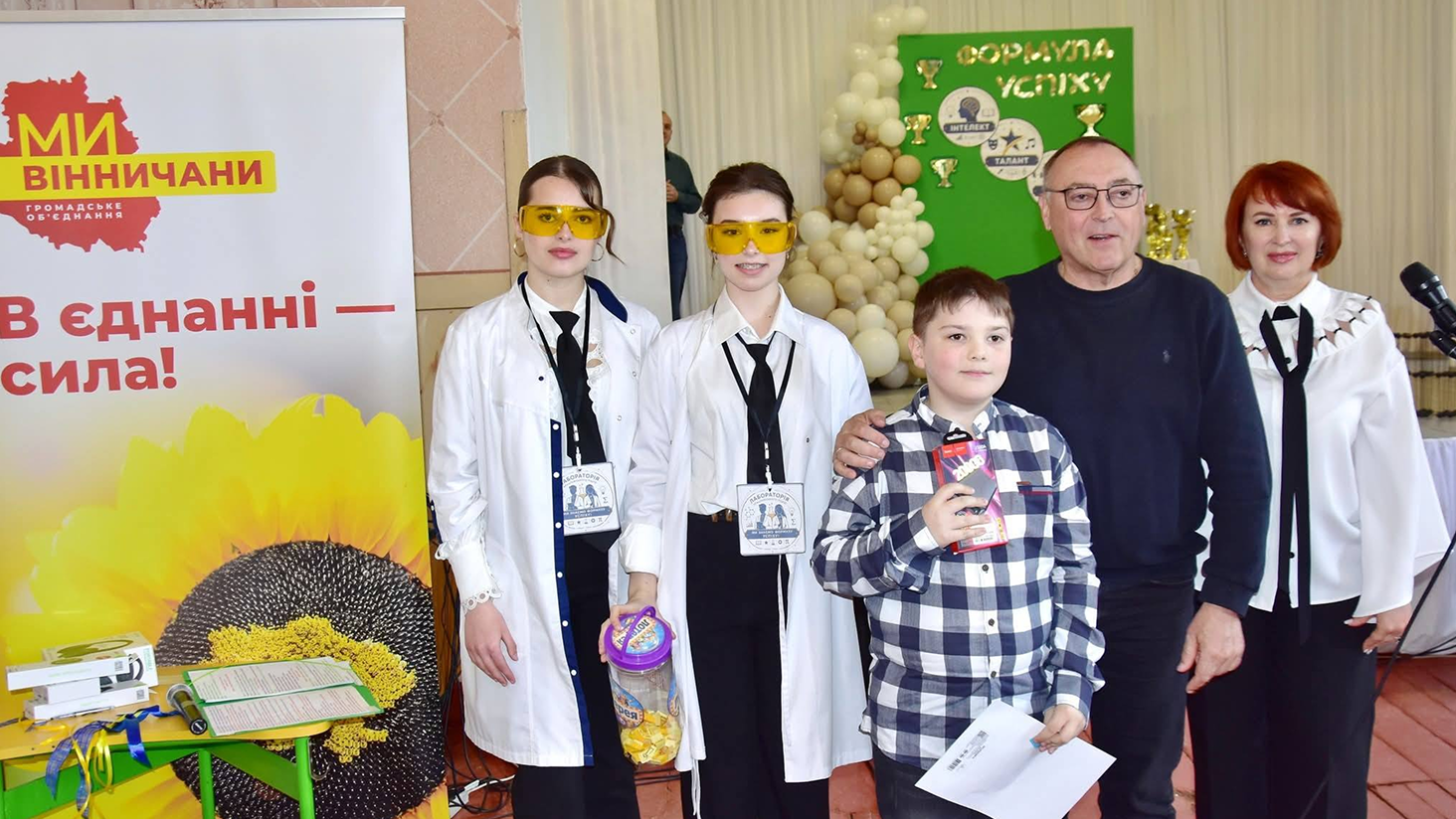 Фото до матеріалу: Школярі Брацлава зібрали 10 400 гривень на автомобіль для захисника України