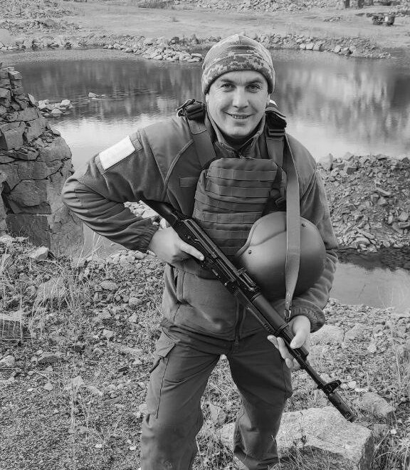 Фото до матеріалу: Підтвердили загибель захисника з села Озеряни Василя Криницького