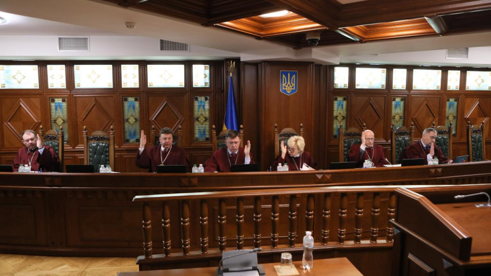 Фото до матеріалу: КСУ розглядає конституційність автоматичних договорів на комунальні послуги