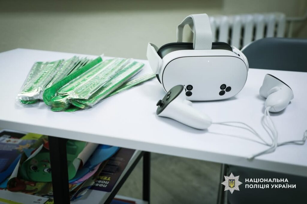 Фото до матеріалу: VR замість нудних правил: як черкаських школярів навчають безпеці у віртуальній реальності