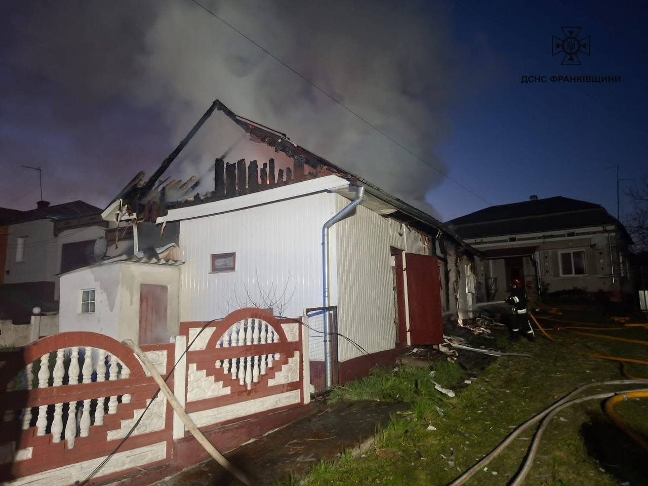 Фото до матеріалу: На Івано-Франківщині ліквідували 30 пожеж: горіли поля та житлові будівлі