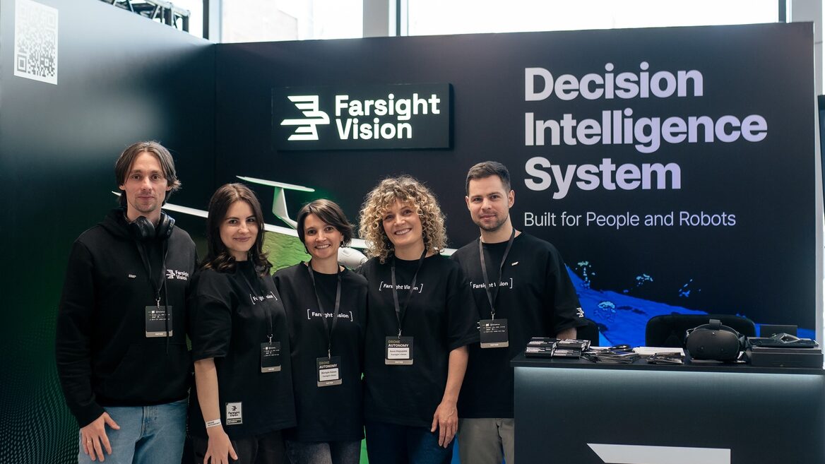 Фото до матеріалу: Українська Farsight Vision навчила нейромережу розпізнавати антени РЕБ та сліди коліс на знімках