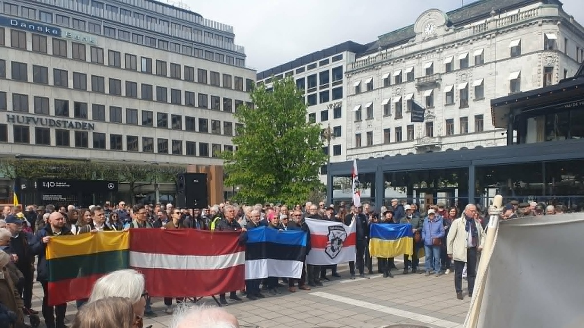 Фото до матеріалу: У Стокгольмі щотижня тривають три мітинги на підтримку України
