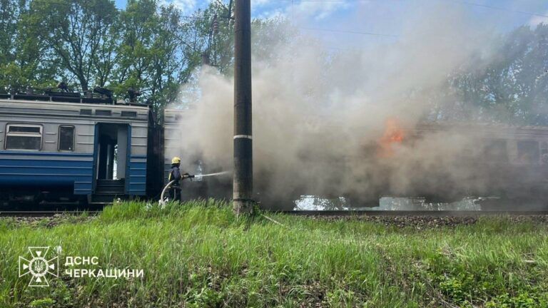 Фото до матеріалу: У Косарях загорілися вагони потяга Черкаси — Знам'янка: евакуація 40 пасажирів