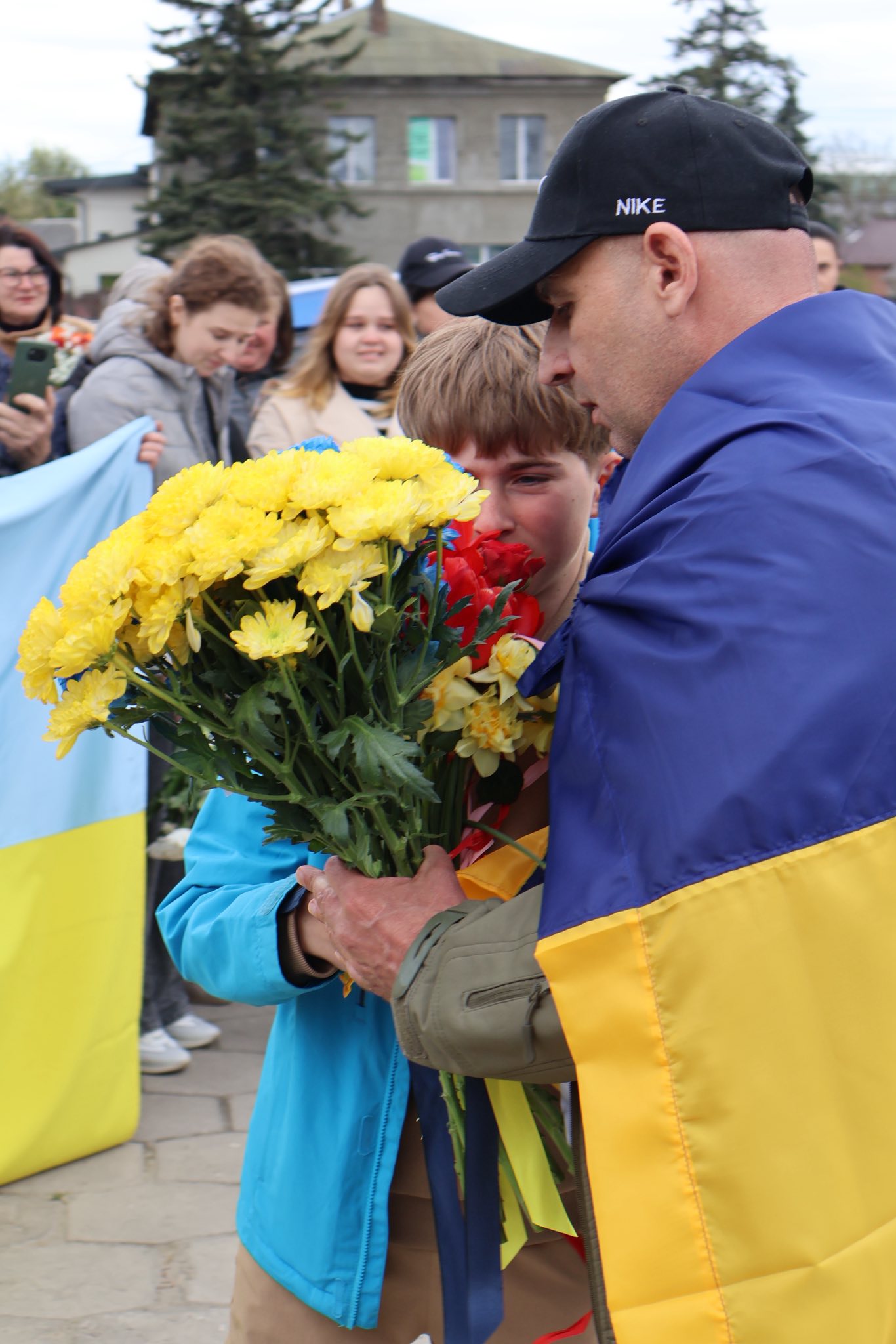Фото до матеріалу: У Любомлі зустріли Андрія Жолоба, якого визволили з полону