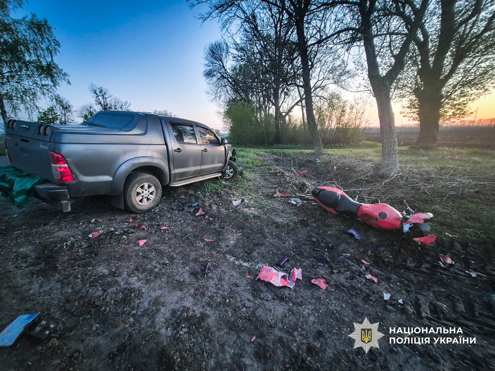 Фото до матеріалу: На Черкащині мотоцикліст зіткнувся з пікапом під час обгону і загинув (ФОТО)