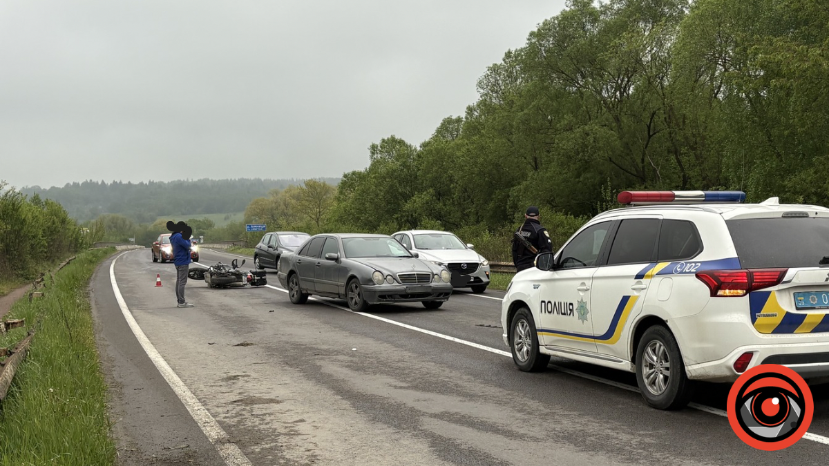 Фото до матеріалу: У Вістовій через ДТП на мості ускладнений рух транспорту