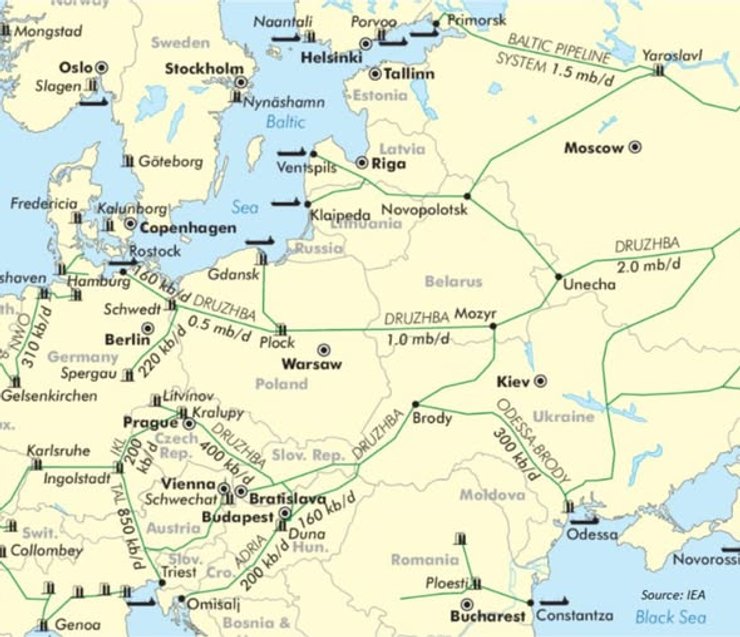 Фото до матеріалу: Чи може Путін змусити Україну припинити удари по Усть-Лузі через ризик бензинової кризи в Берліні