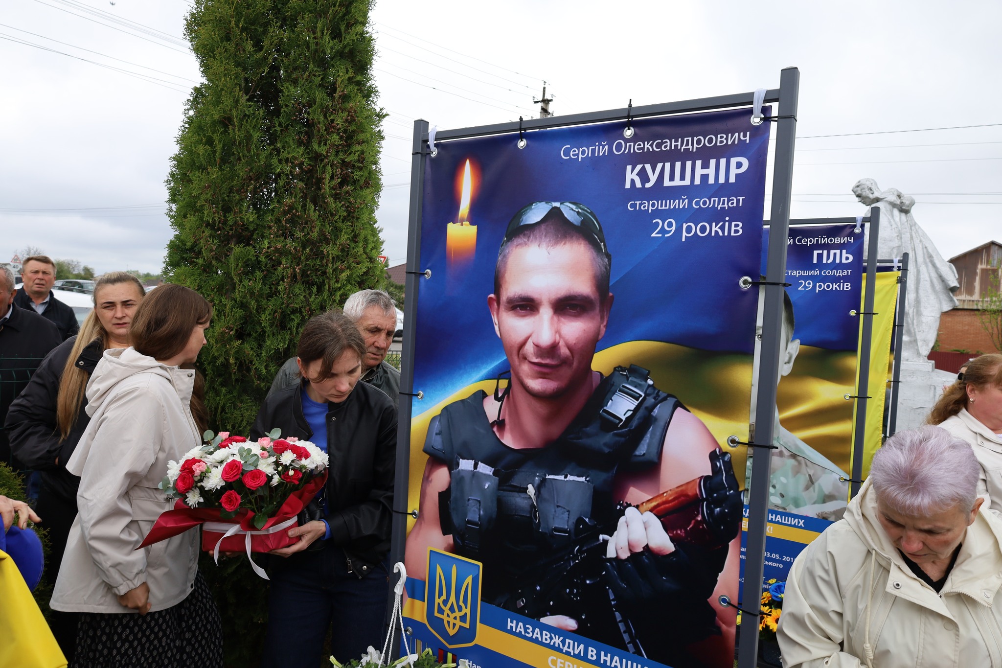 Фото до матеріалу: У Вишнівській громаді відкрили Алею пам'яті Героїв