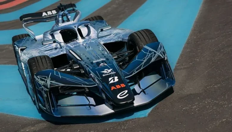 Фото до матеріалу: Formula E GEN4: найпотужніший електроболід в історії серії дебютував на треку