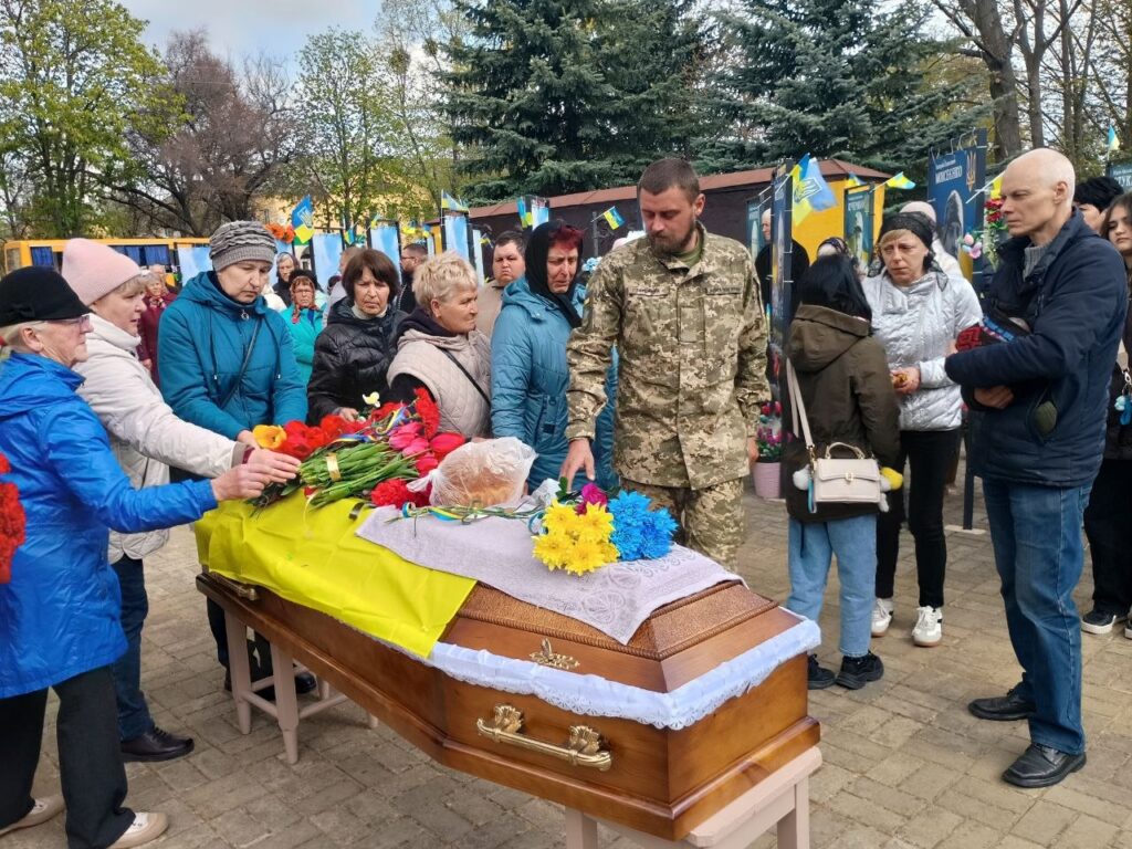 Фото до матеріалу: У Багачевській громаді провели останню путь загиблого захисника Романа Іванченка