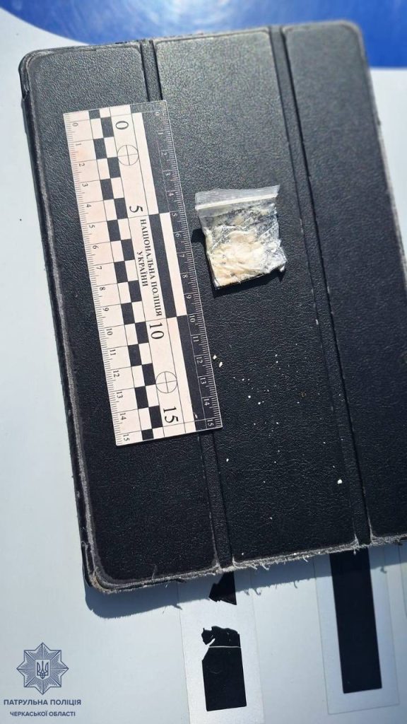 Фото до матеріалу: У Черкасах виявили підозрілі речовини у двох чоловіків