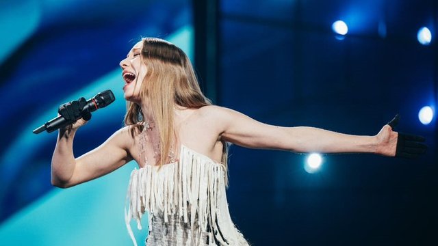 Фото до матеріалу: Російська масована атака на Франківщині: влучання в житловий будинок