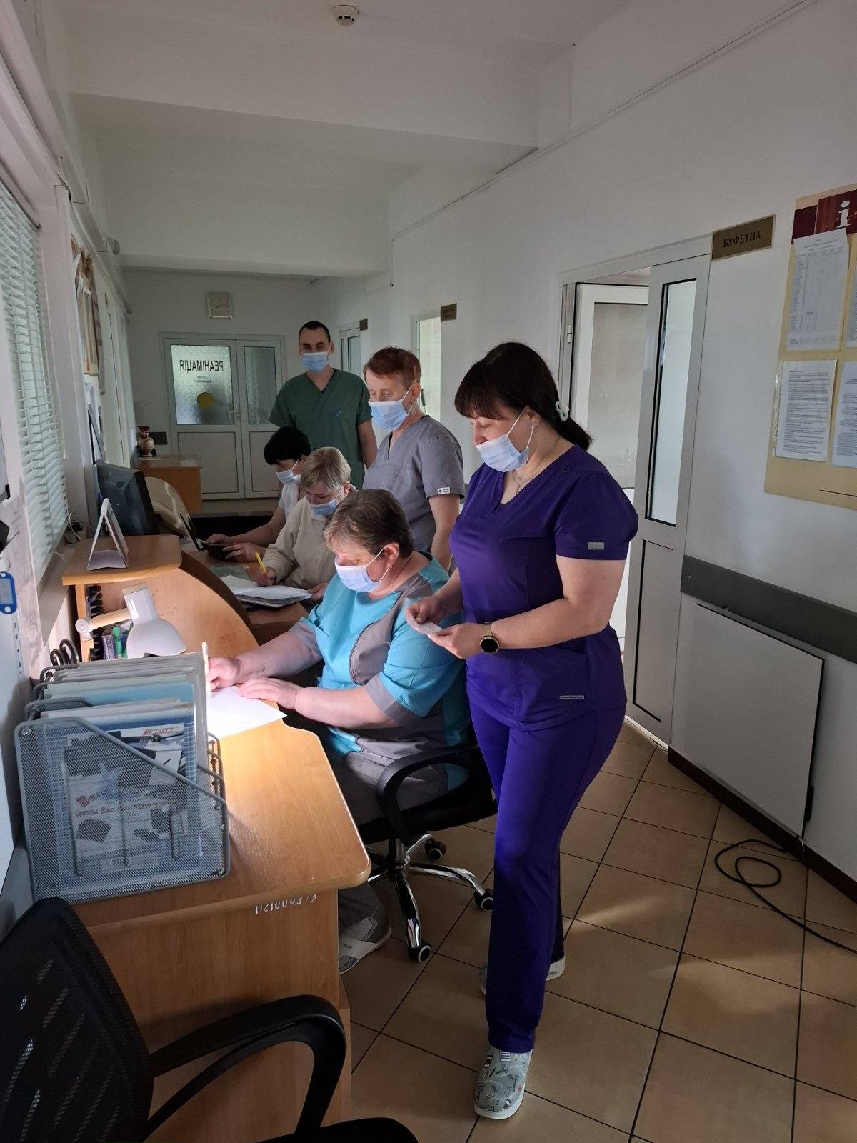 Фото до матеріалу: Медсестер Любомльського ТМО привітали з професійним святом