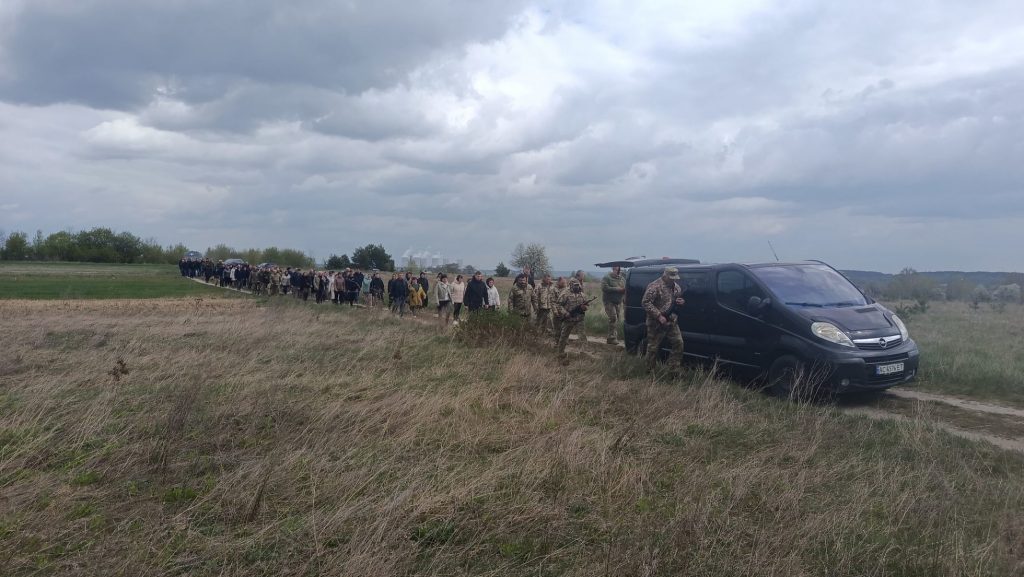 Фото до матеріалу: У селі Велика Ведмежка попрощалися із загиблим захисником Володимиром Павлюком