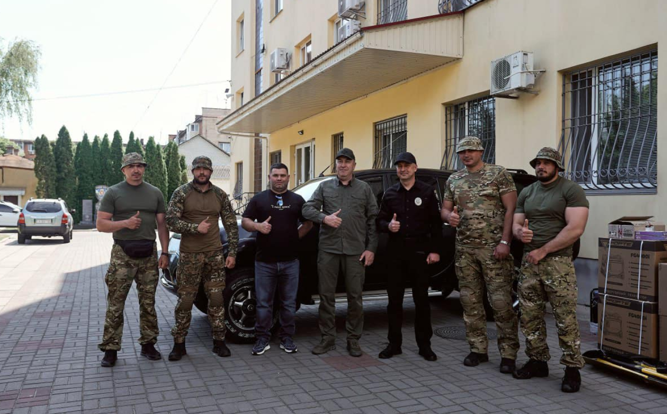 Фото до матеріалу: Фонд допомоги і надії передав військовим нову партію техніки та озброєння