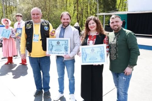 Фото до матеріалу: 888 учасників у єдиному танцювальному колі: Хмельниччина встановила рекорд України
