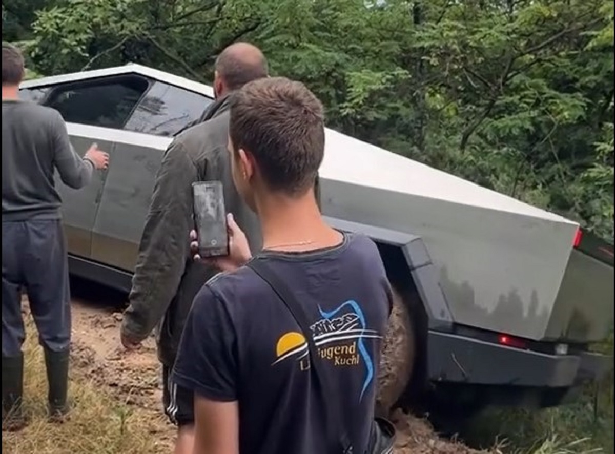 Фото до матеріалу: Toyota Corolla святкує 60-річчя ексклюзивними спецверсіями з бронзовим золотом