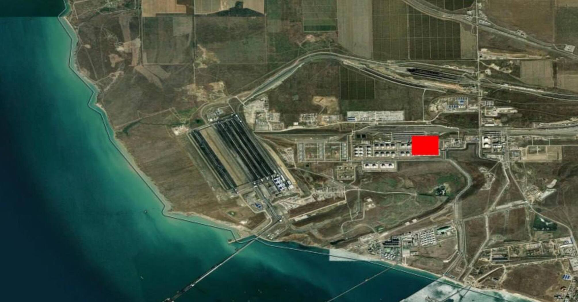 Фото до матеріалу: Дрони атакували Краснодарський край: у порту Тамань спалахнула пожежа