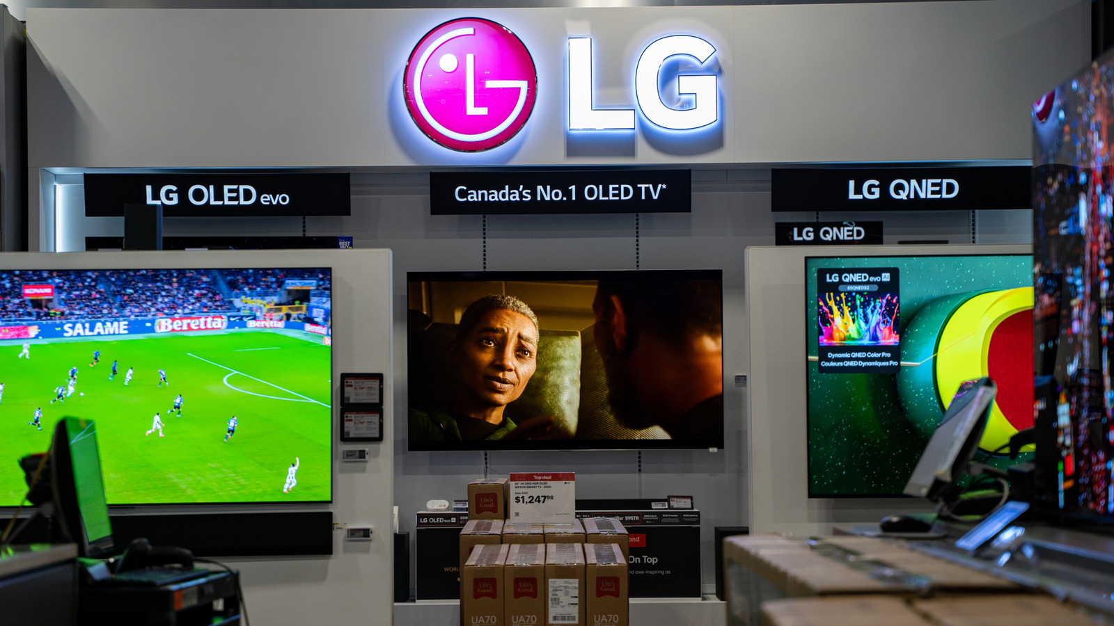Фото до матеріалу: Незвичні гаджети LG: від прозорих екранів за $60 тисяч до 6K-моніторів