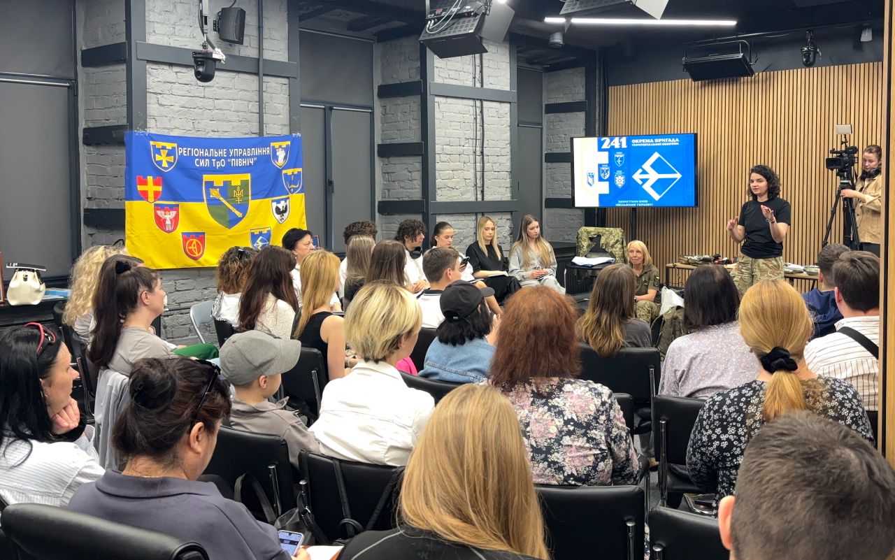 Фото до матеріалу: Київські цивільні навчилися зупиняти кровотечу: тренінг з тактичної медицини