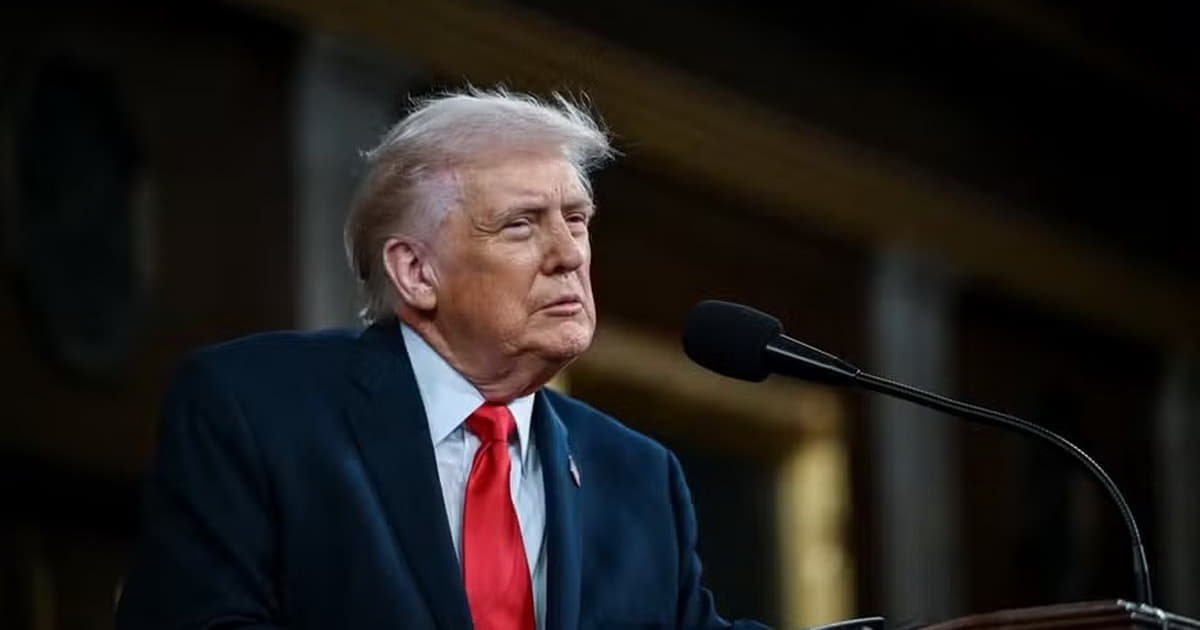 Фото до матеріалу: Трамп розірвав угоду з ЄС, Брюссель карає Сербію, втрати США у війні: новини дня