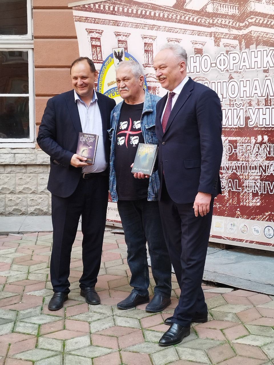 Фото до матеріалу: Василь Шкляр відвідав Івано-Франківськ: творча зустріч у межах фестивалю «Слово»