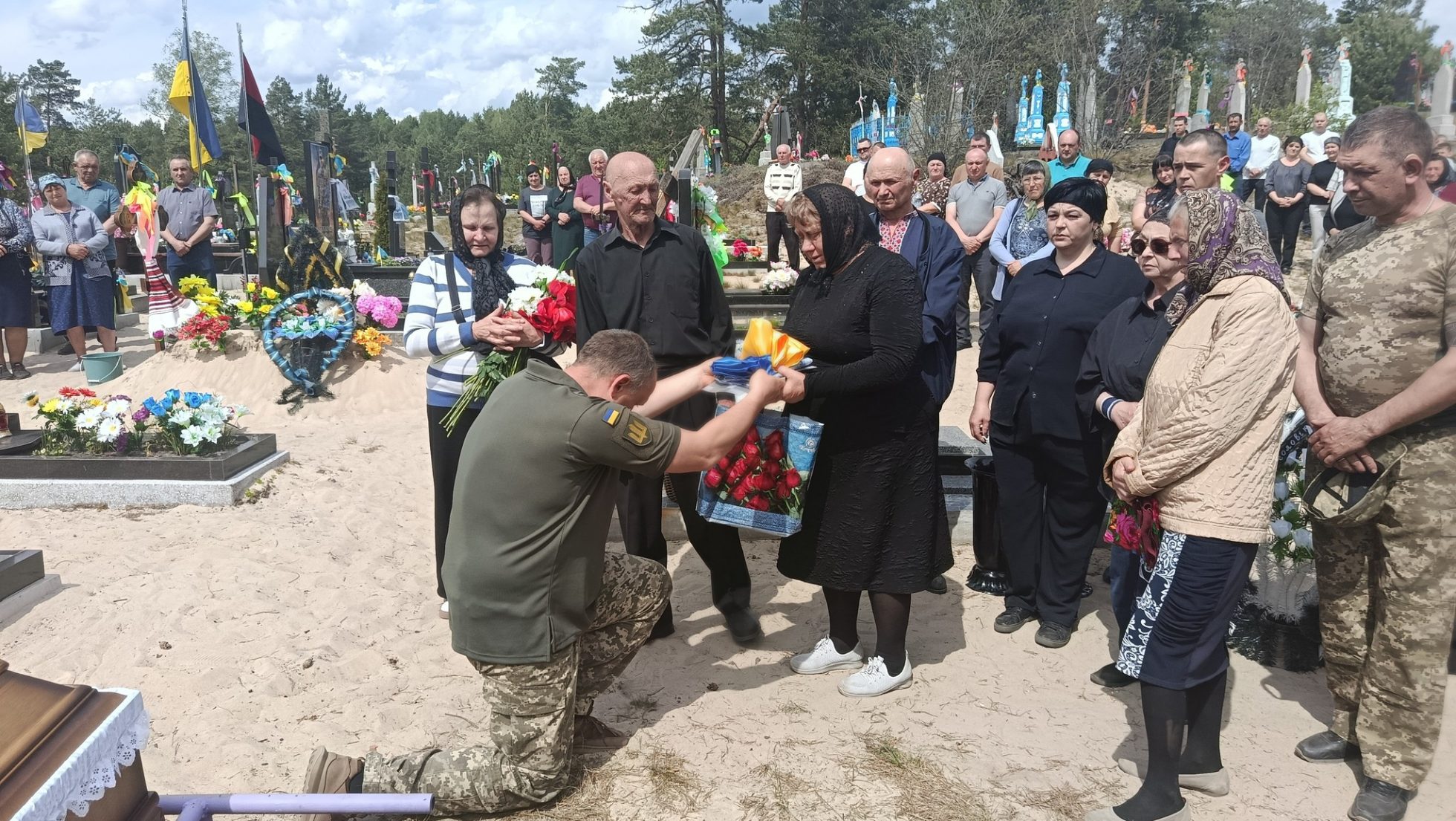 Фото до матеріалу: У Великій Яблуньці провели в останню путь молодшого сержанта Олександра Басюка