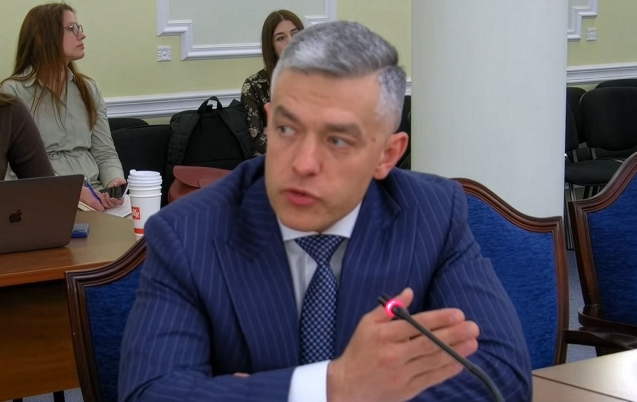 Фото до матеріалу: Голова наглядової ради "Сенс Банку" Микола Гладишенко тимчасово відсторонений