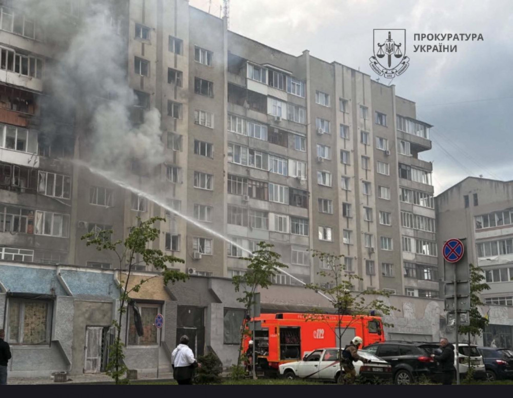 Фото до матеріалу: Удар БпЛА по Франківську: постраждали 10 мешканців, двоє неповнолітніх