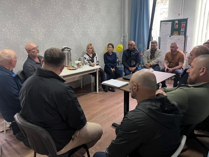 Фото до матеріалу: Ветерани, американський фахівець і громада: як повертатися з війни