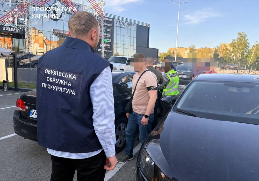 Фото до матеріалу: У Обухівському районі викрили схему за $35 тис. на «білий квиток» і виїзд за кордон