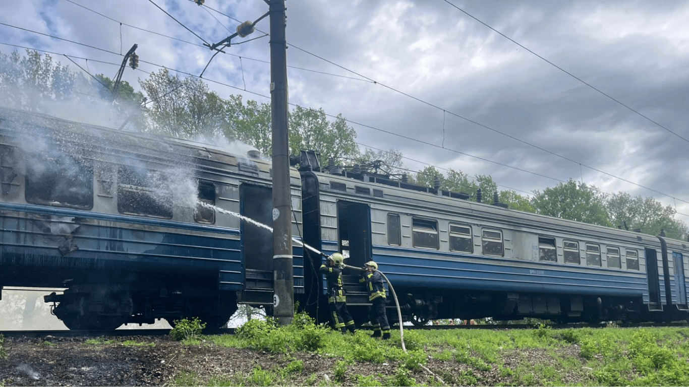 Фото до матеріалу: Потяг загорівся на Черкащині: евакуювали 40 пасажирів