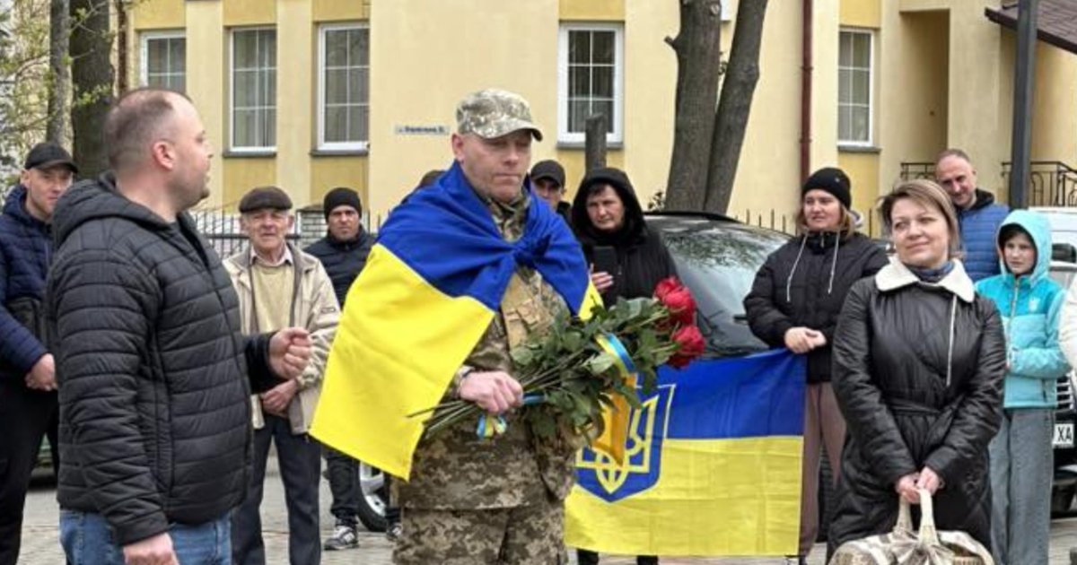 Фото до матеріалу: Воїна Павла Юркевича зустріли на батьківщині після 994 днів у полоні