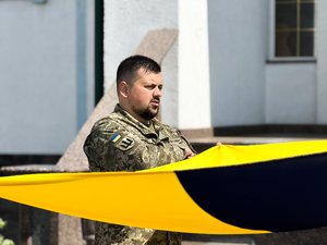 Фото до матеріалу: У Мукачеві віддали останню честь 34-річному воїну Володимиру Сурнюку