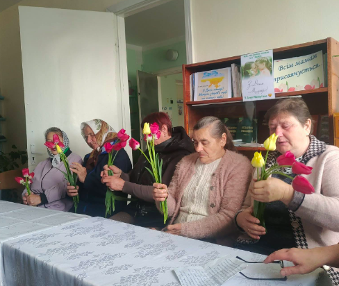 Фото до матеріалу: Матері загиблих захисників вшанували пам'ять у Головницькій бібліотеці