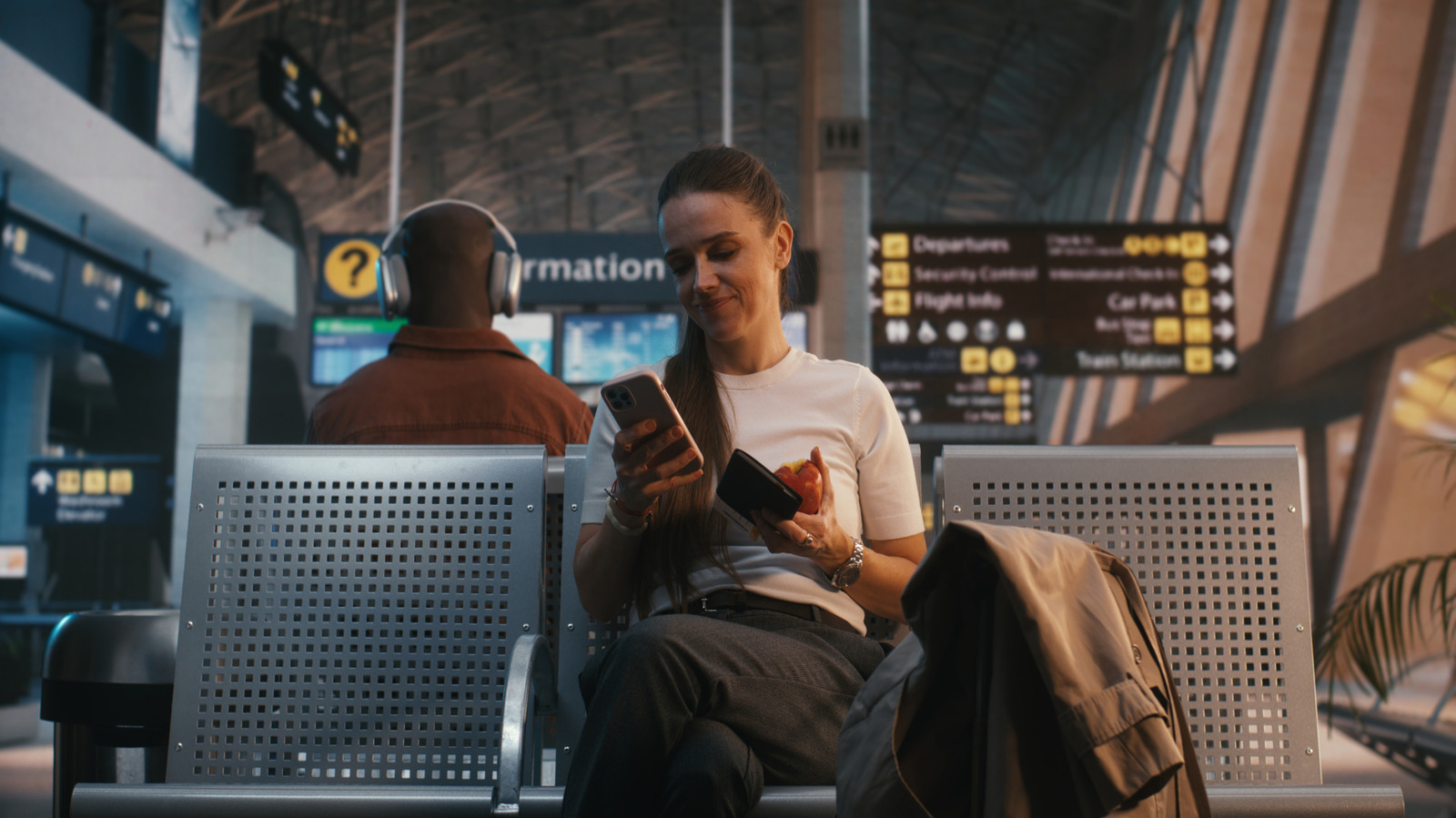 Фото до матеріалу: Apple Wallet отримав нові функції в iOS 26: цифрові ID, посадкові талони та AI